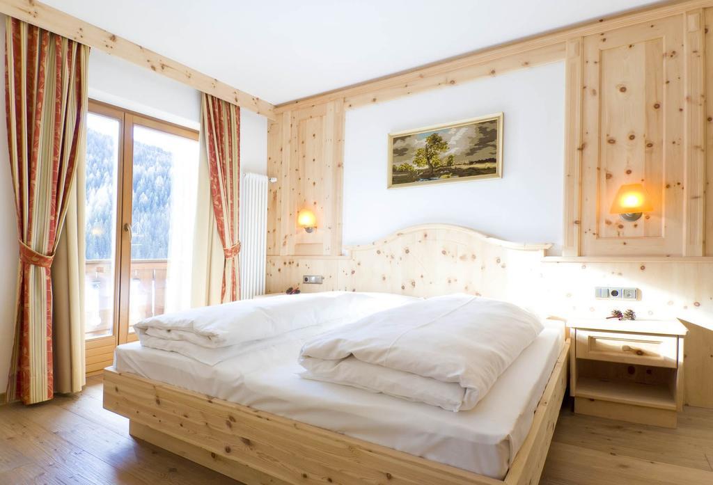 Family And Wellness Residence Ciasa Antersies San Cassiano  Εξωτερικό φωτογραφία