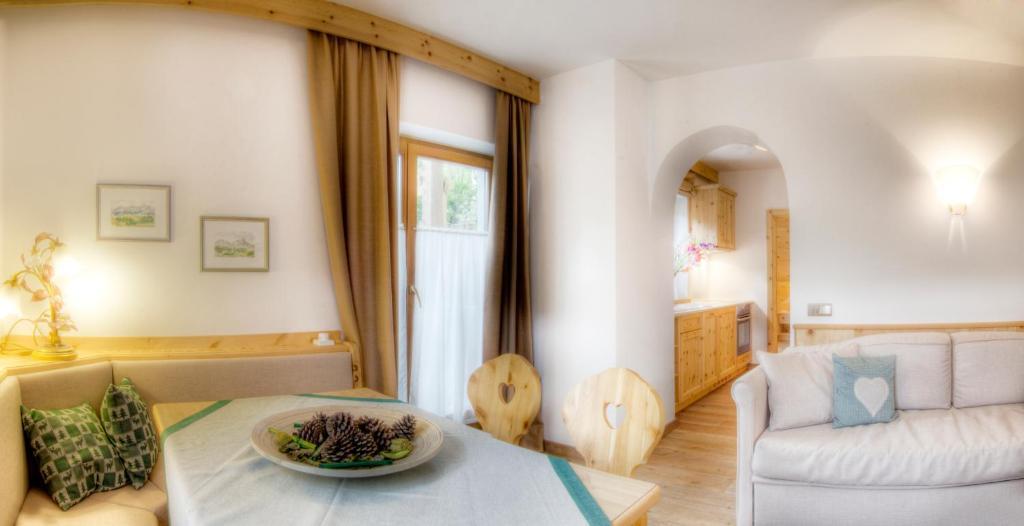 Family And Wellness Residence Ciasa Antersies San Cassiano  Δωμάτιο φωτογραφία