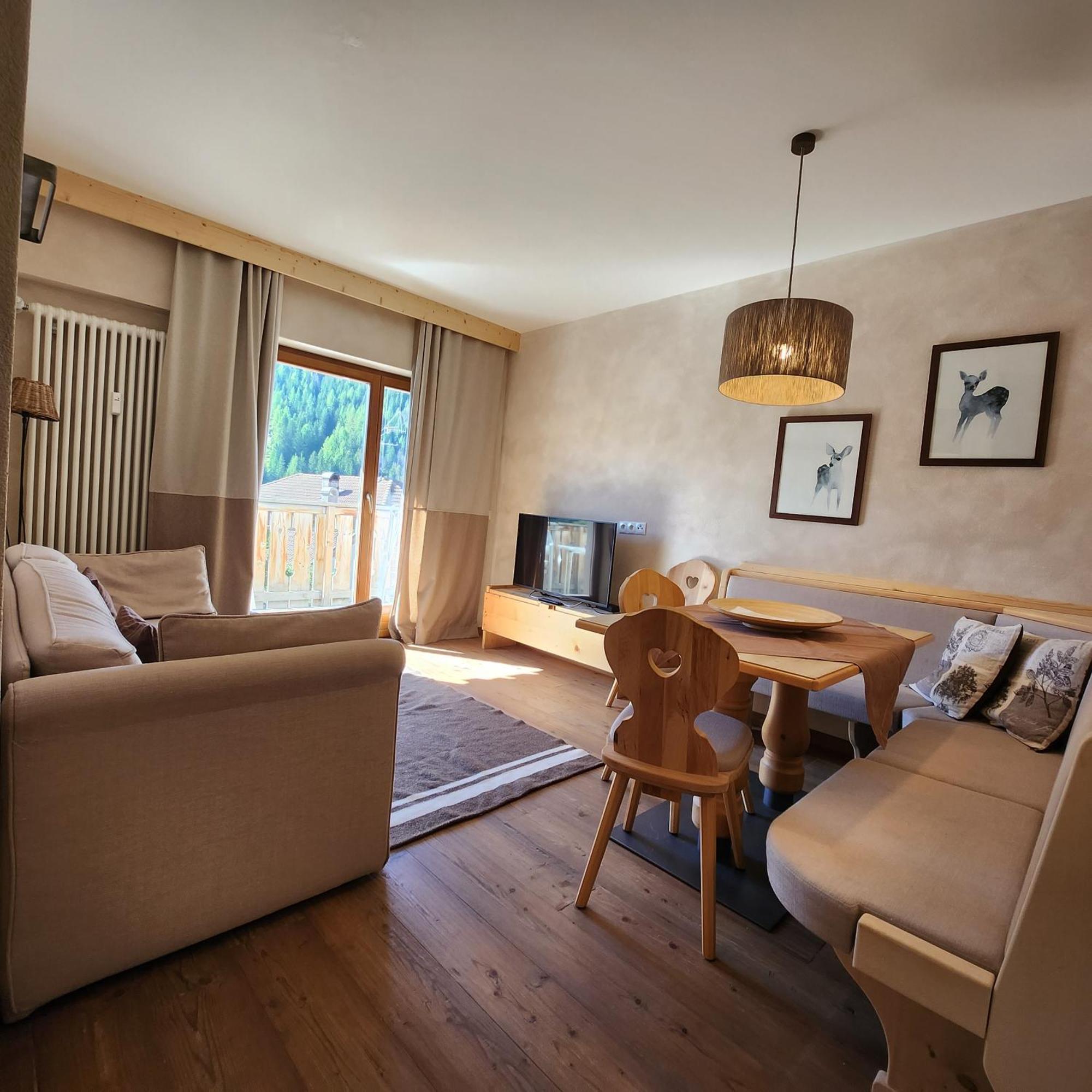 Family And Wellness Residence Ciasa Antersies San Cassiano  Δωμάτιο φωτογραφία