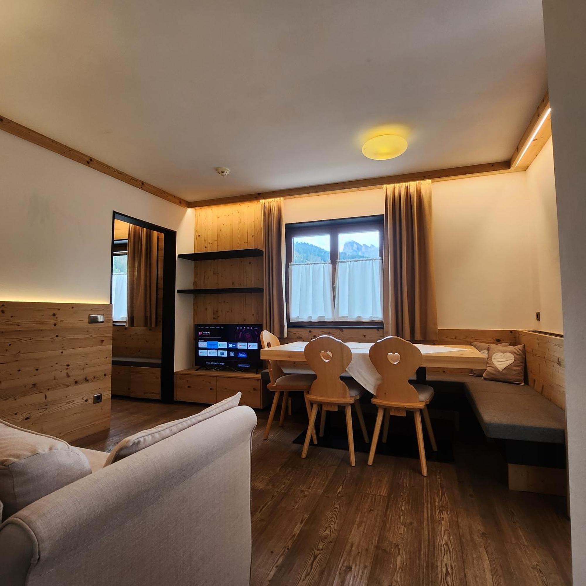 Family And Wellness Residence Ciasa Antersies San Cassiano  Εξωτερικό φωτογραφία