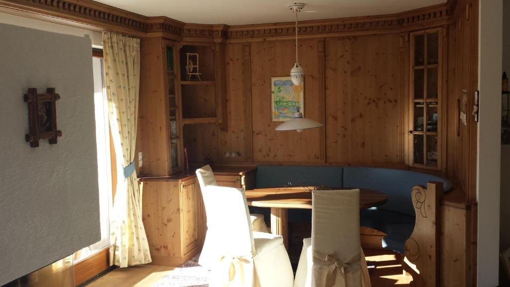Family And Wellness Residence Ciasa Antersies San Cassiano  Δωμάτιο φωτογραφία