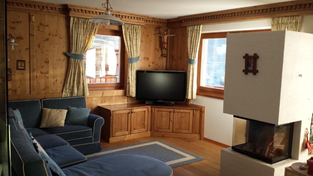 Family And Wellness Residence Ciasa Antersies San Cassiano  Δωμάτιο φωτογραφία